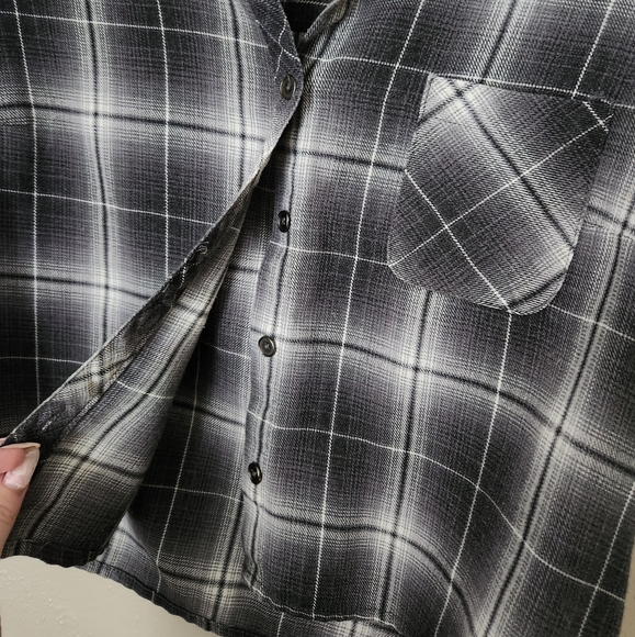 Black & Grey Crop Top Bundle - Forever 21, Shein, & Hot Topic - Picture 6 of 15